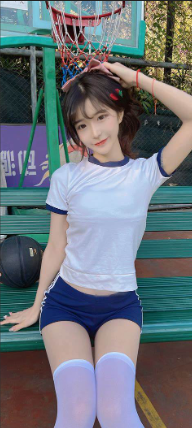 水晶宫隐喻揭秘：明星光环下的真实写照